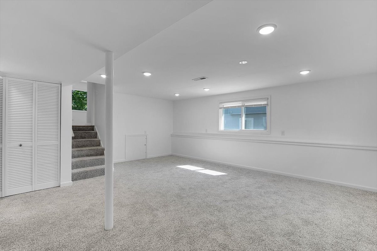 174 Ash Avenue, Wood Dale, IL 60191