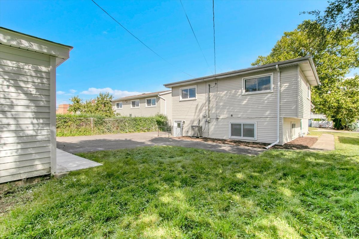 174 Ash Avenue, Wood Dale, IL 60191