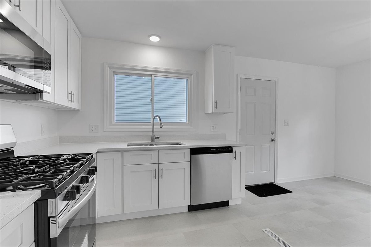 174 Ash Avenue, Wood Dale, IL 60191