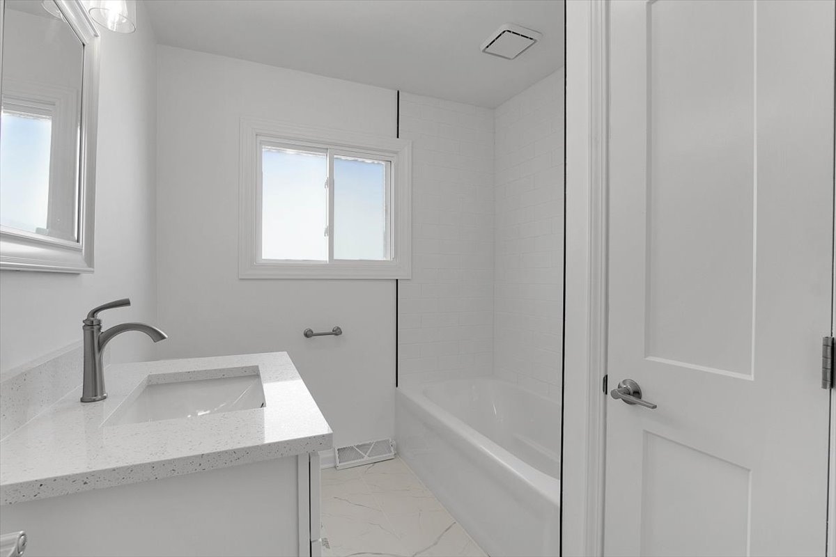 174 Ash Avenue, Wood Dale, IL 60191