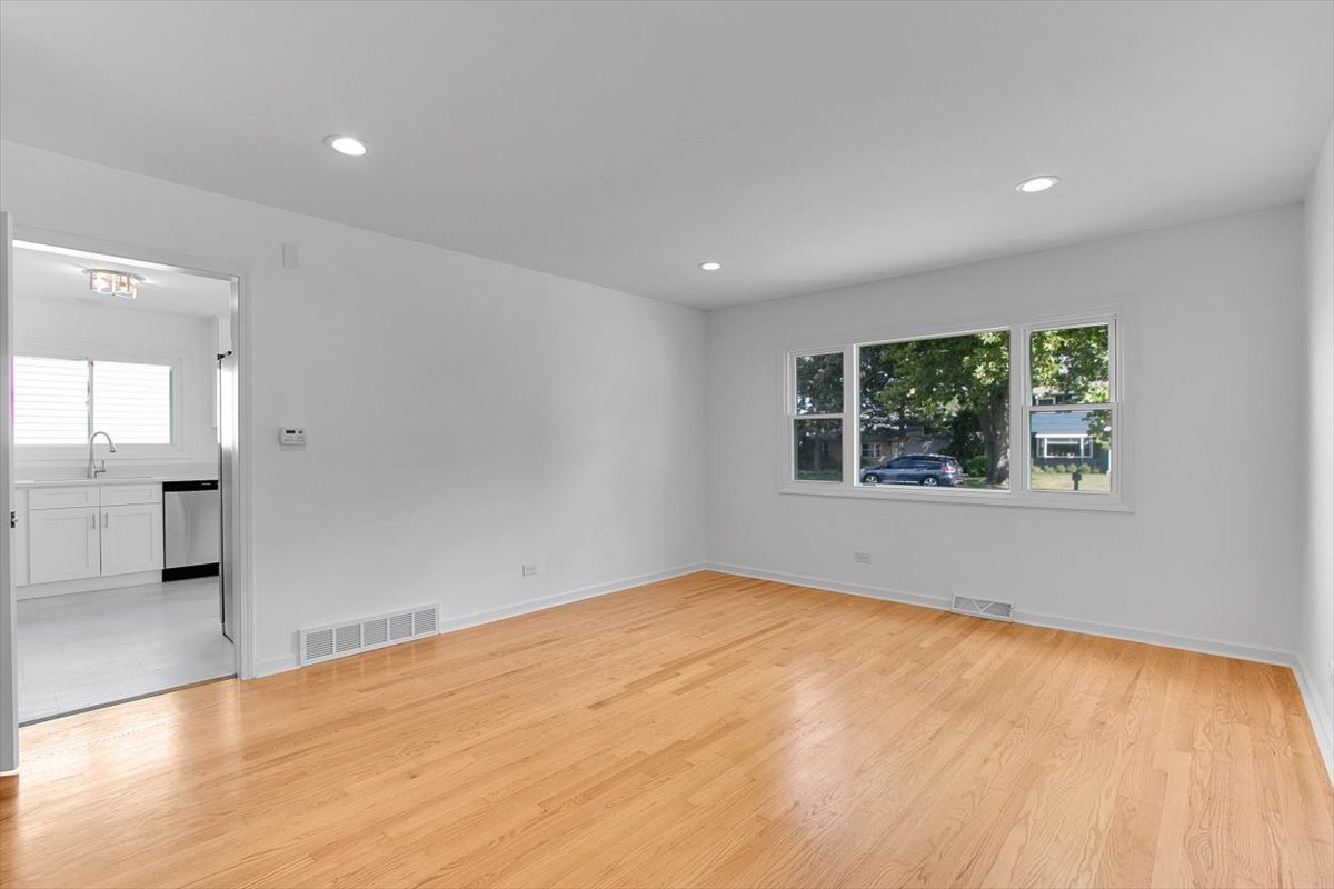 174 Ash Avenue, Wood Dale, IL 60191