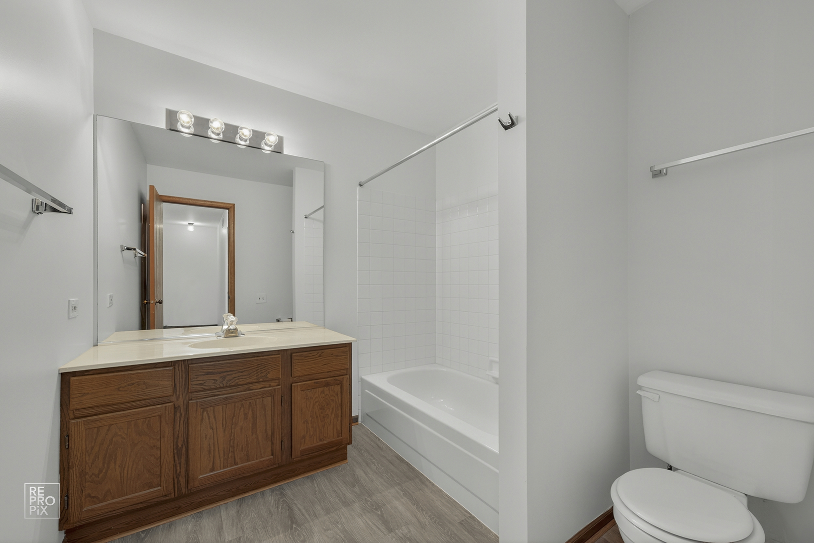 1884 Hastings Avenue, Downers Grove, IL 60516