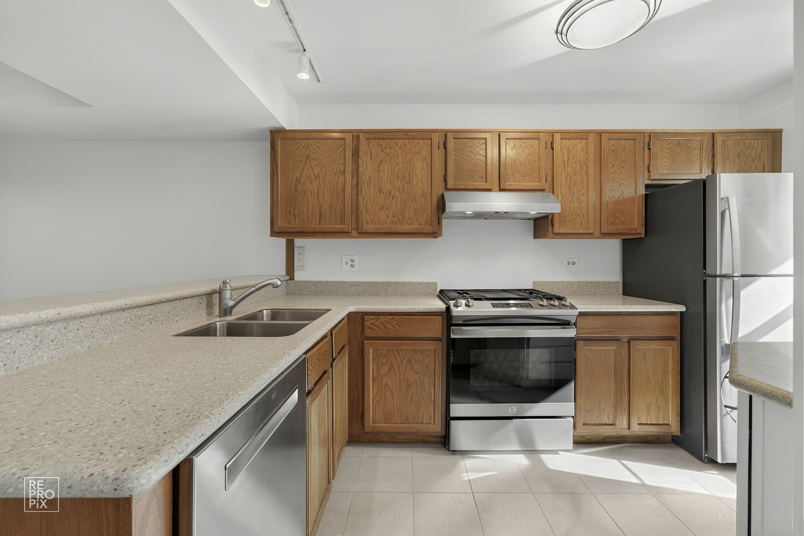 1884 Hastings Avenue, Downers Grove, IL 60516