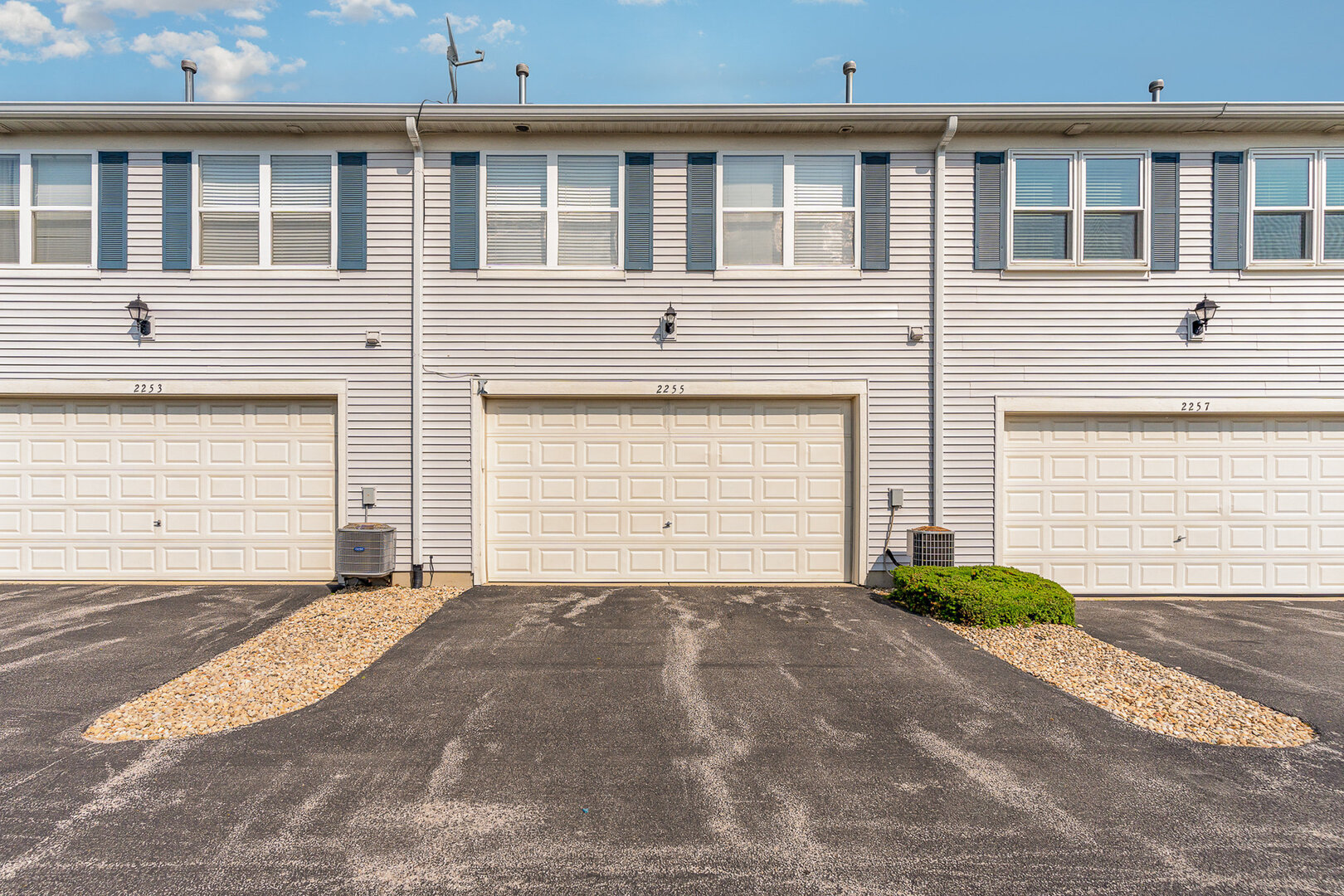 2255 Georgetown Circle, Aurora, IL 60503