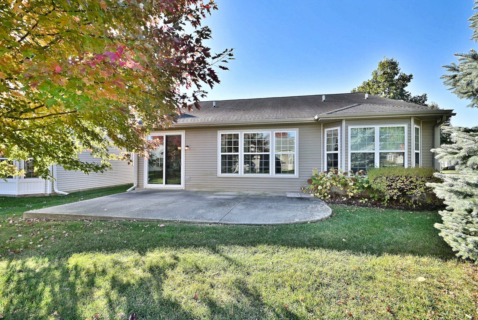 2832 Beacon Point Circle, Elgin, IL 60124