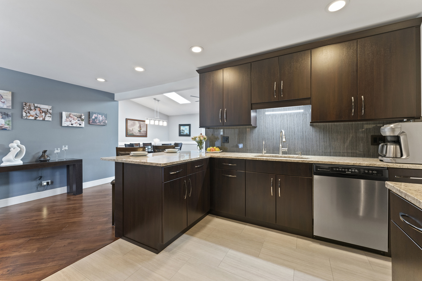 926 Wilshire Avenue, Elk Grove Village, IL 60007