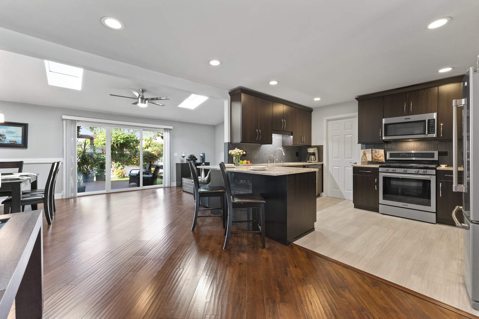 926 Wilshire Avenue, Elk Grove Village, IL 60007