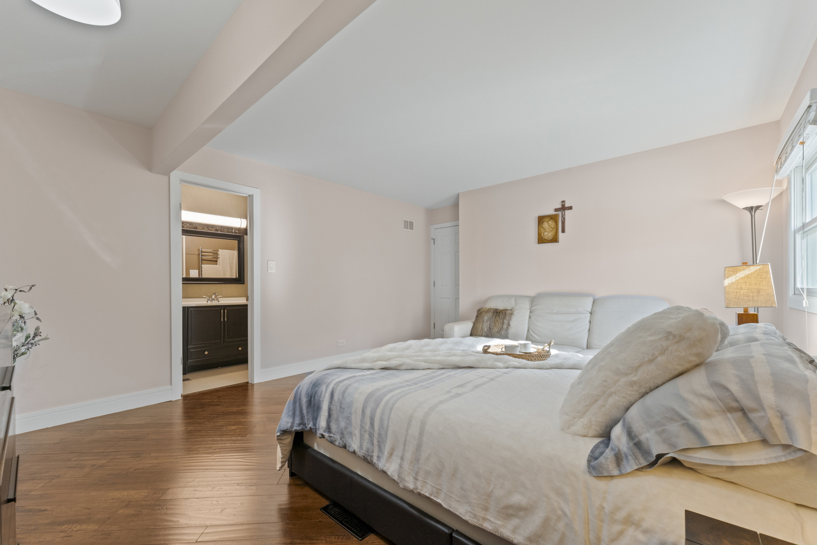 926 Wilshire Avenue, Elk Grove Village, IL 60007