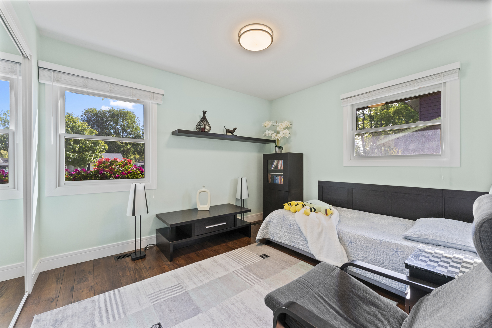 926 Wilshire Avenue, Elk Grove Village, IL 60007