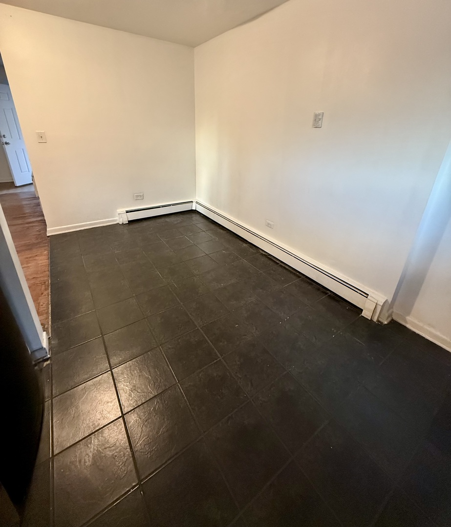 558 N Ardmore Avenue #2W, Villa Park, IL 60181