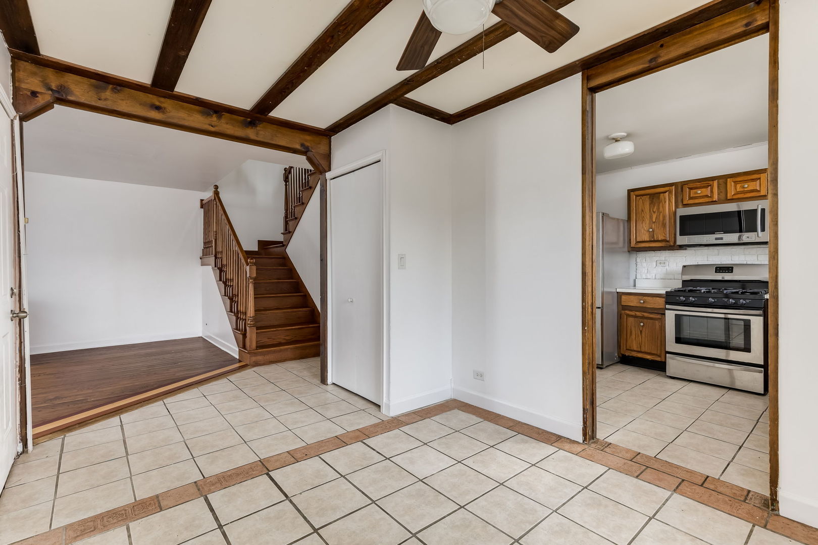 14 FERNWOOD Drive #B, Bolingbrook, IL 60440