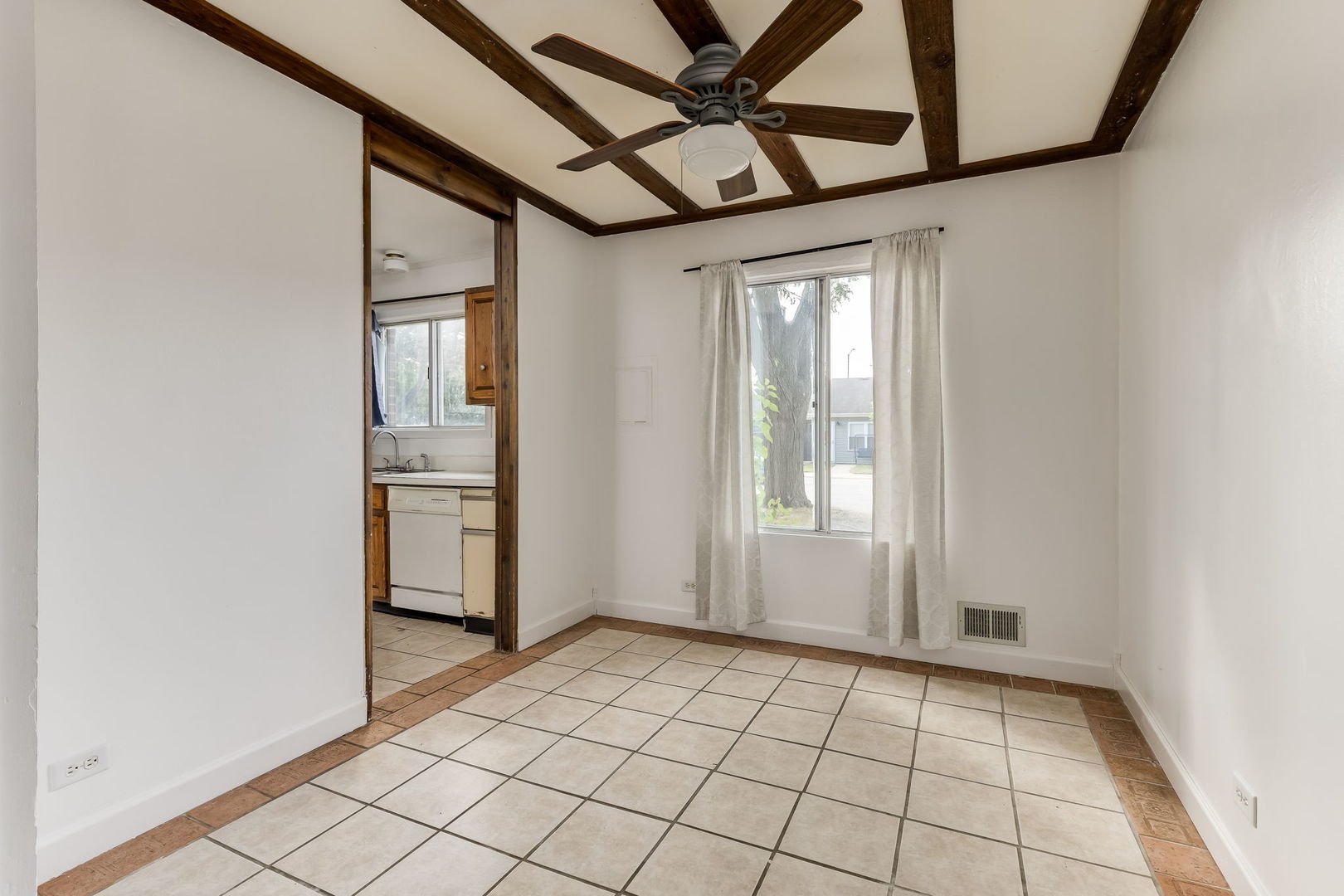 14 FERNWOOD Drive #B, Bolingbrook, IL 60440