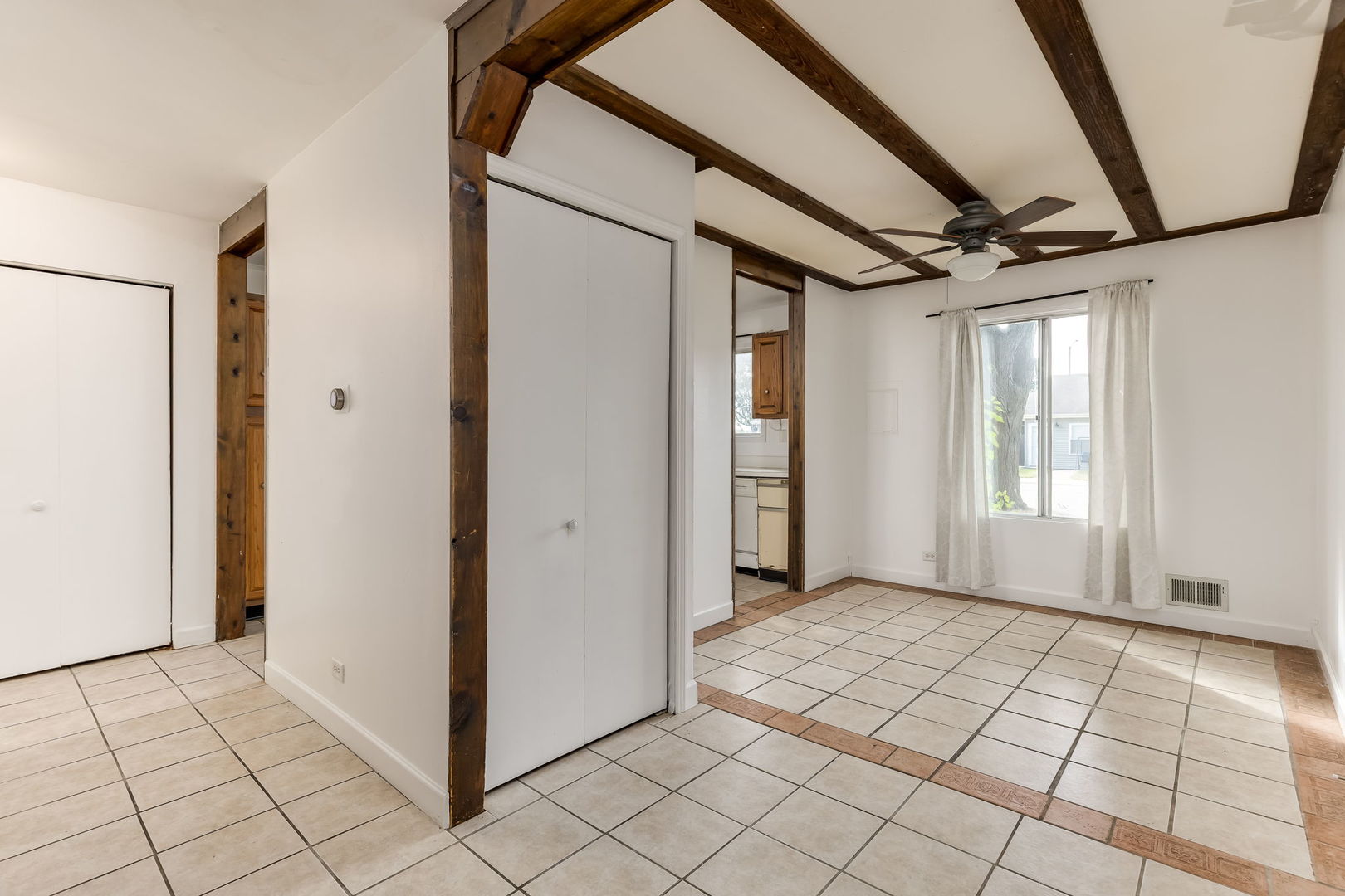 14 FERNWOOD Drive #B, Bolingbrook, IL 60440