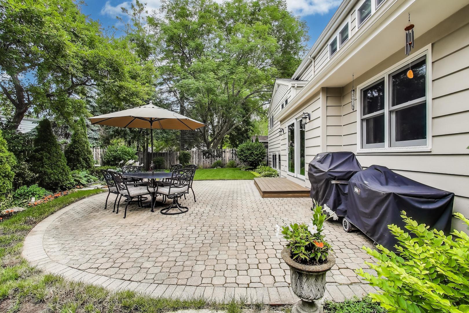 280 Cypress Lane, Libertyville, IL 60048