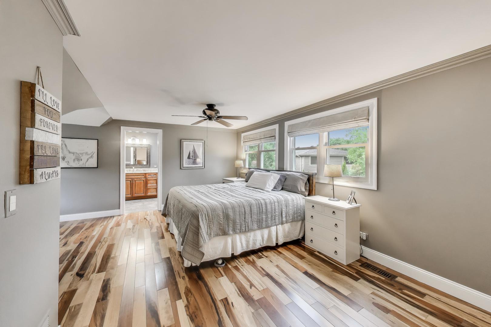 280 Cypress Lane, Libertyville, IL 60048