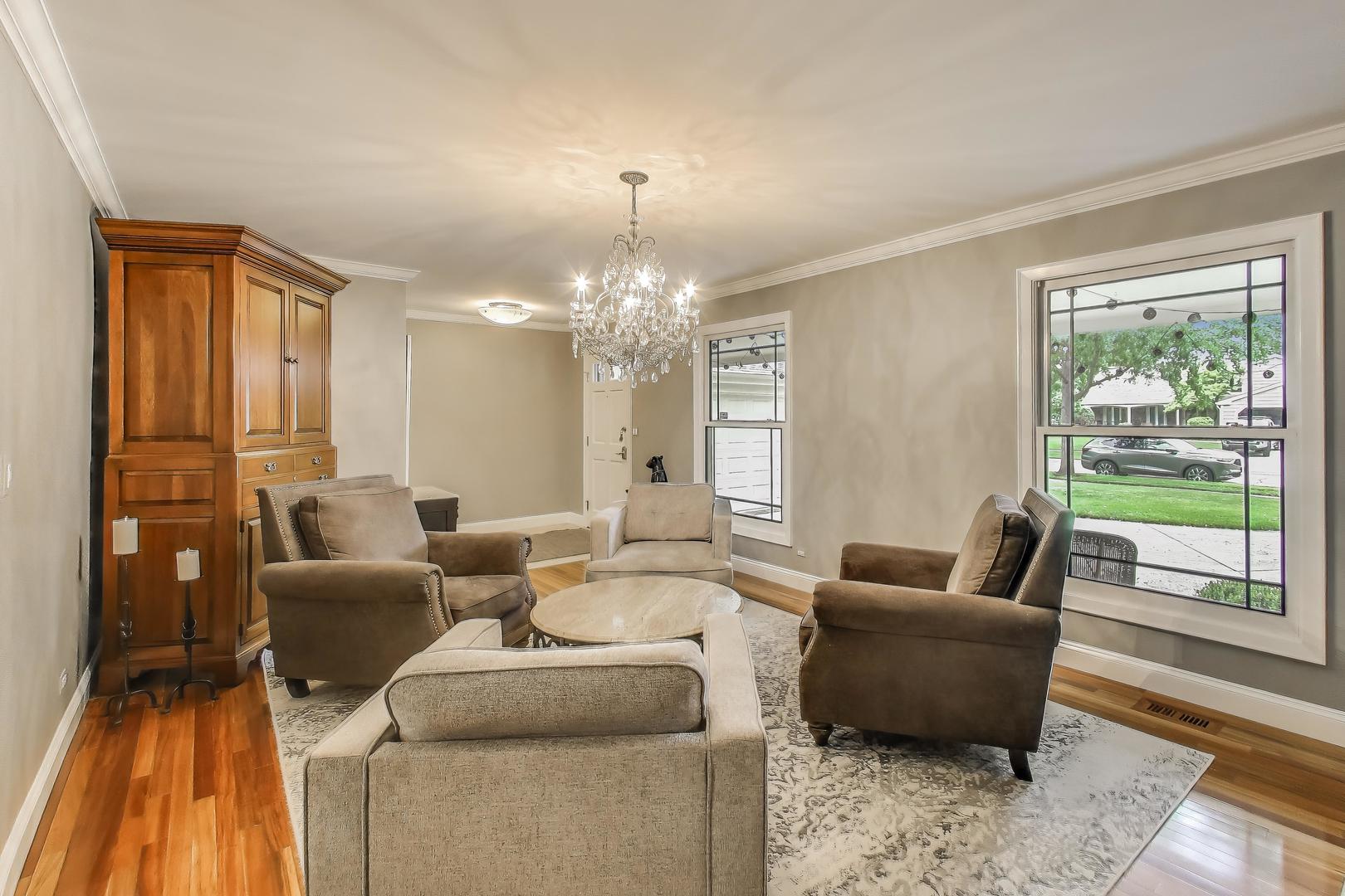 280 Cypress Lane, Libertyville, IL 60048