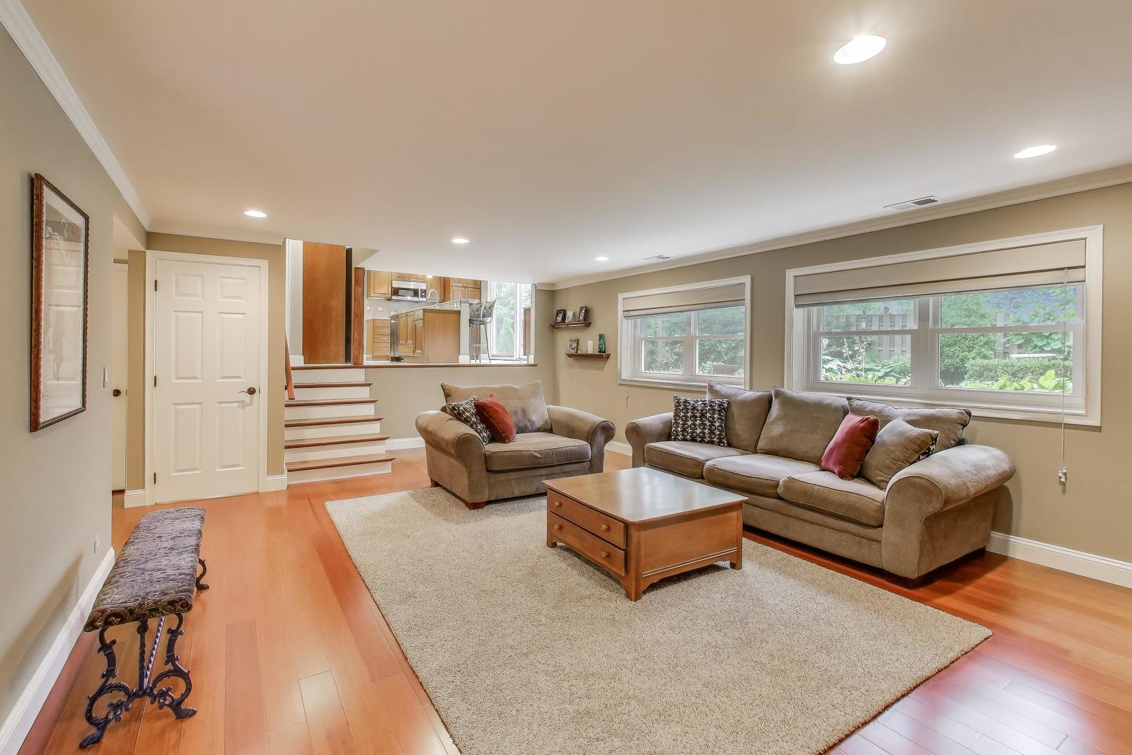 280 Cypress Lane, Libertyville, IL 60048