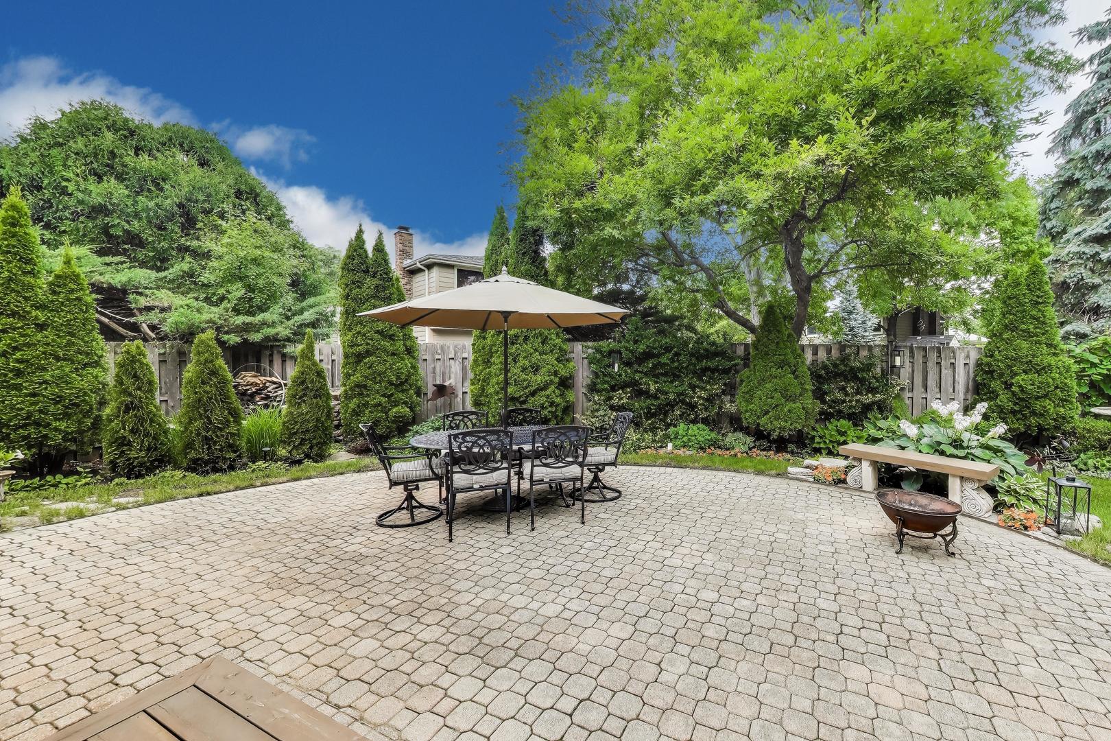 280 Cypress Lane, Libertyville, IL 60048