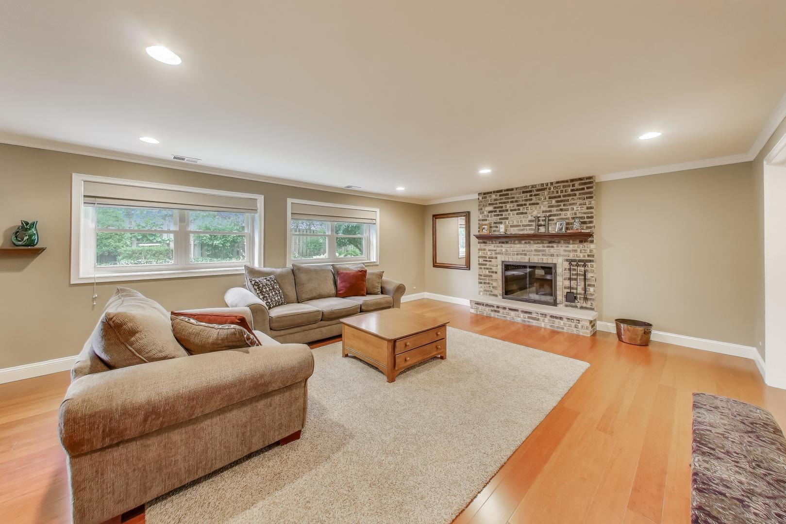 280 Cypress Lane, Libertyville, IL 60048