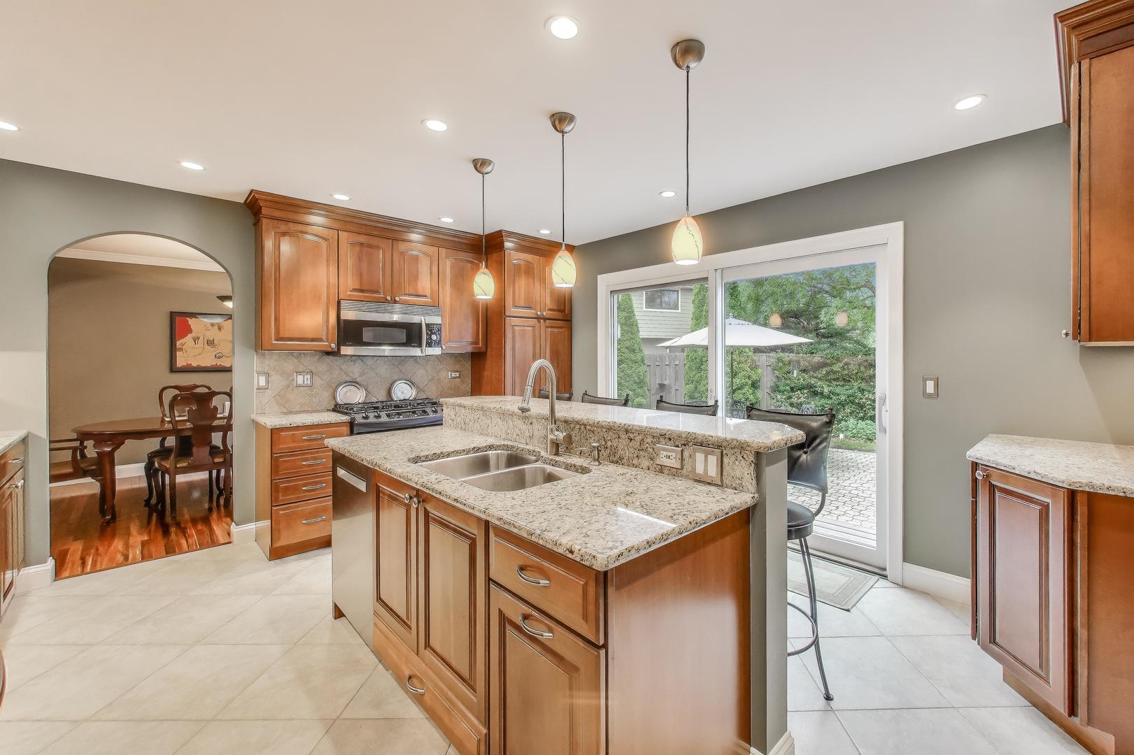 280 Cypress Lane, Libertyville, IL 60048