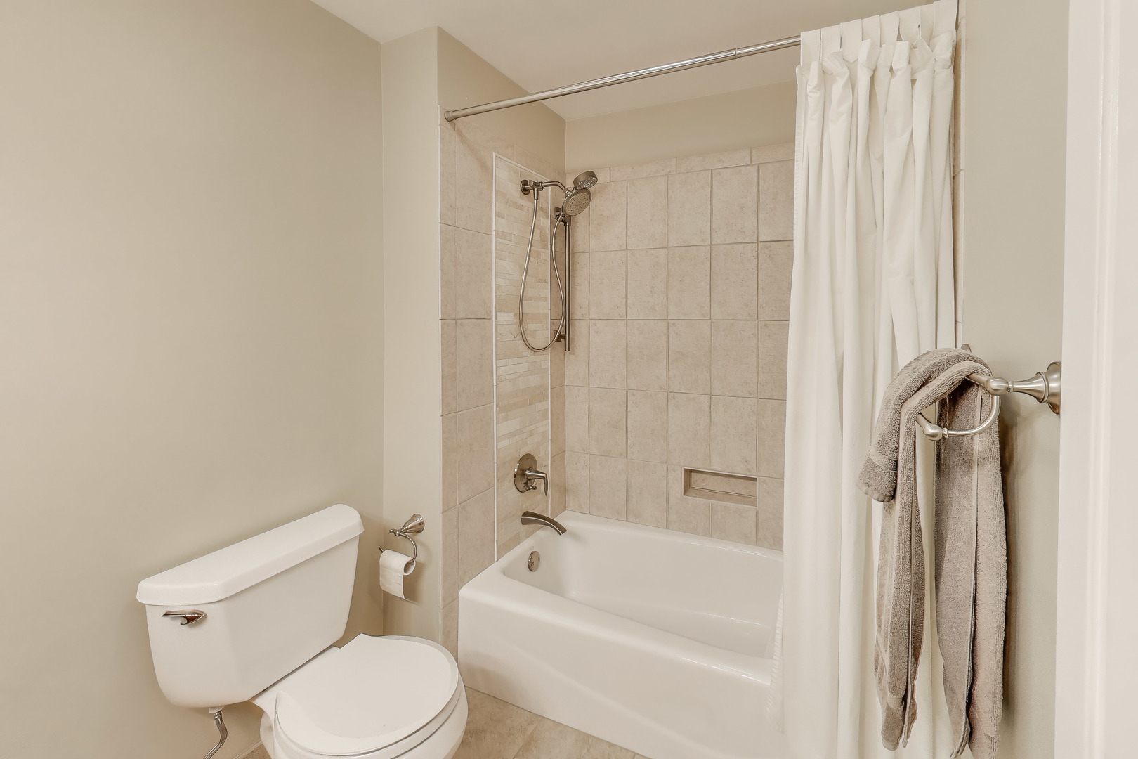 280 Cypress Lane, Libertyville, IL 60048