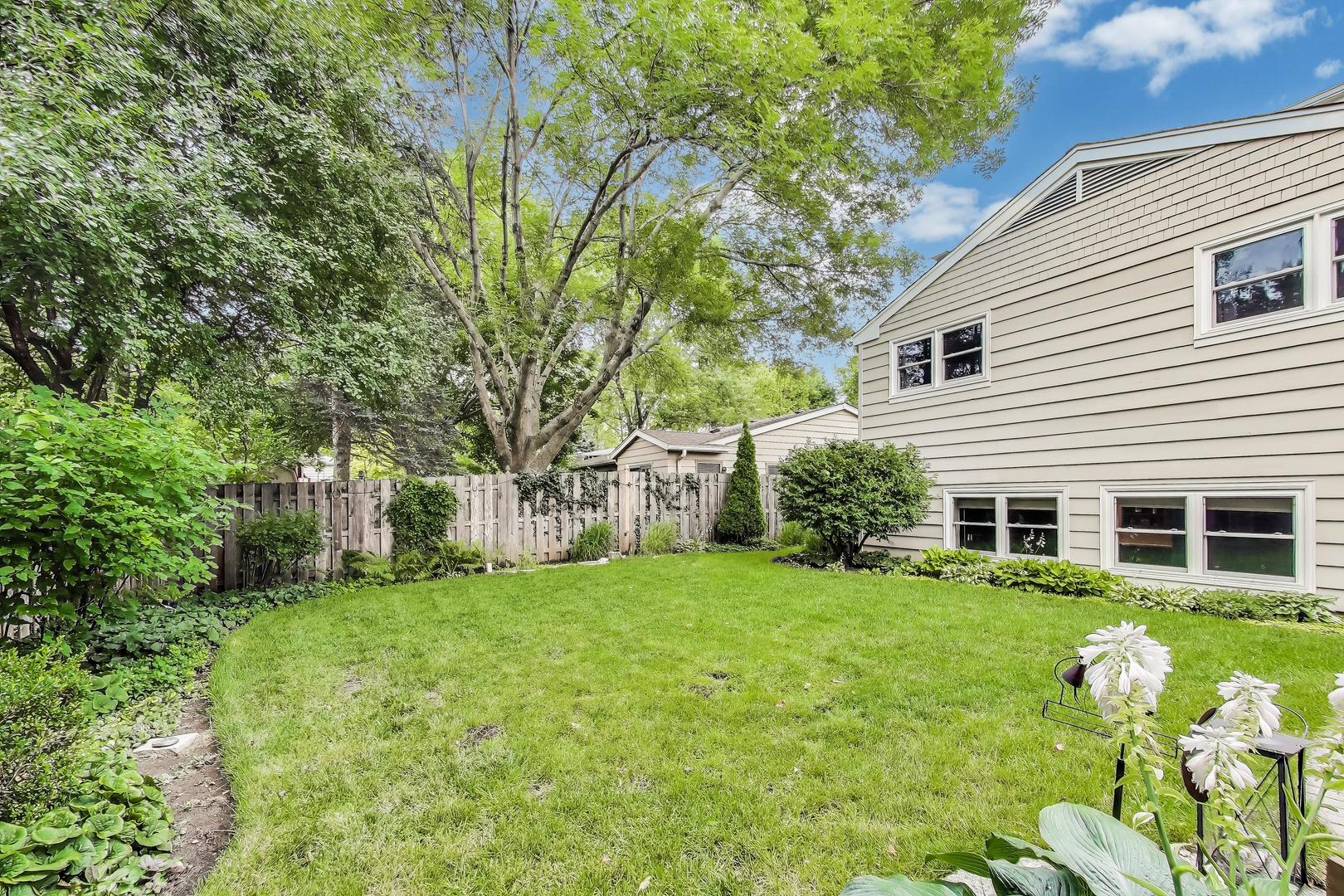 280 Cypress Lane, Libertyville, IL 60048