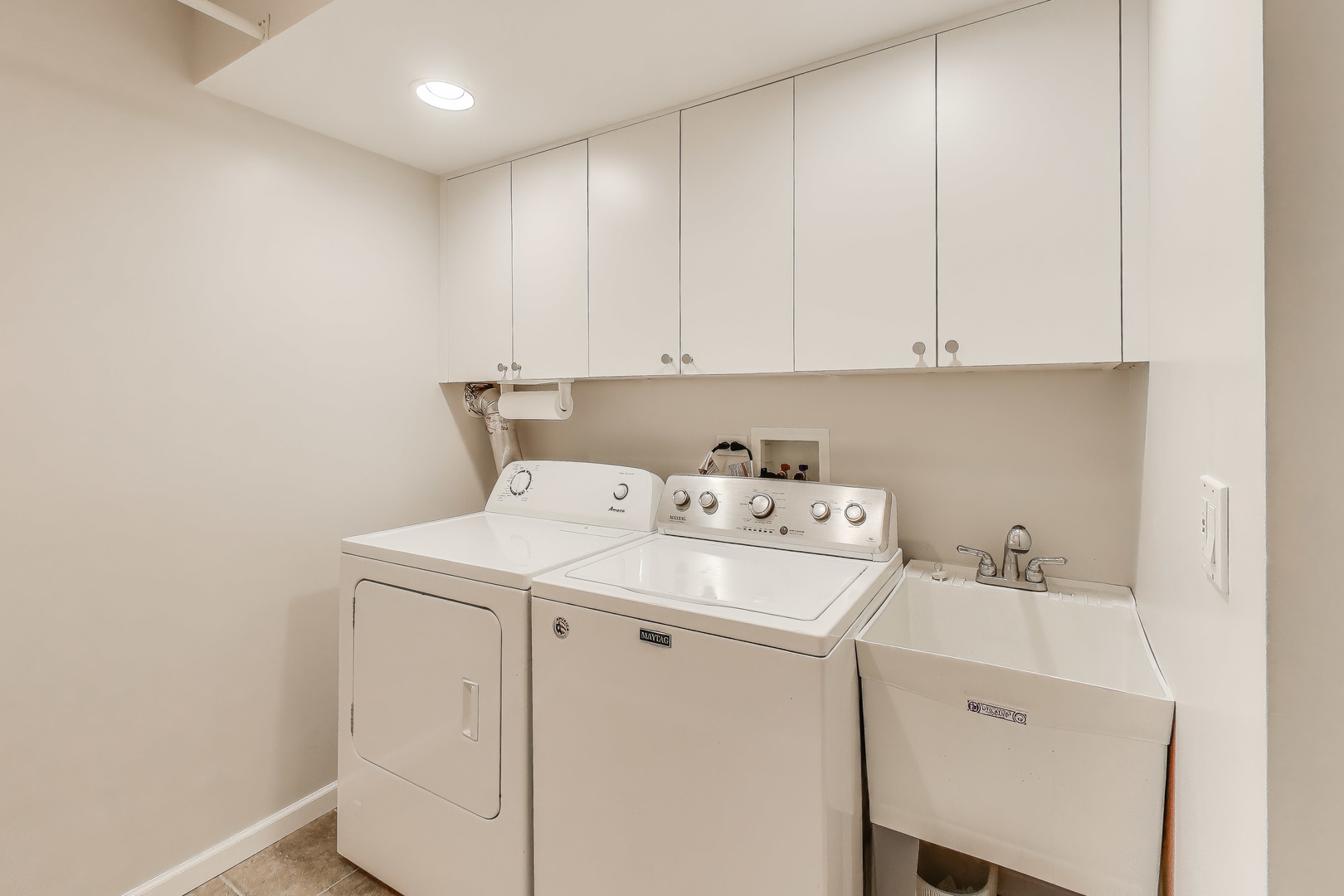 280 Cypress Lane, Libertyville, IL 60048