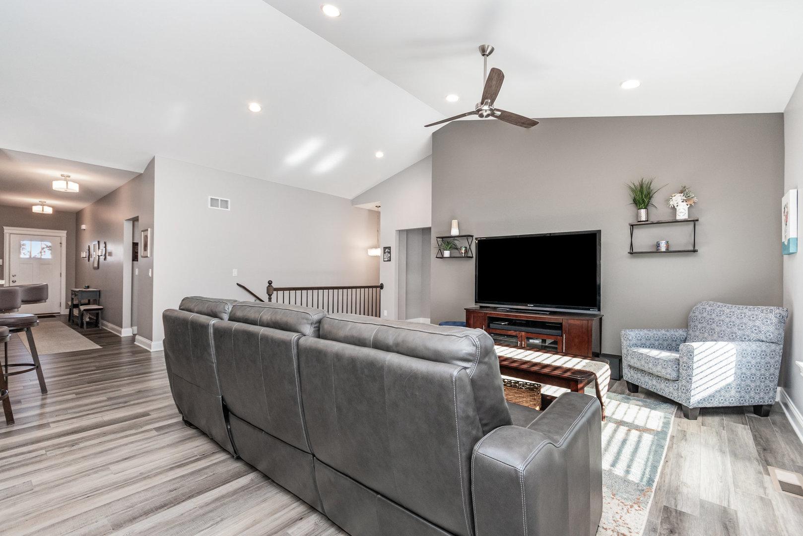 531 W Meadowdale Circle, Hampshire, IL 60140