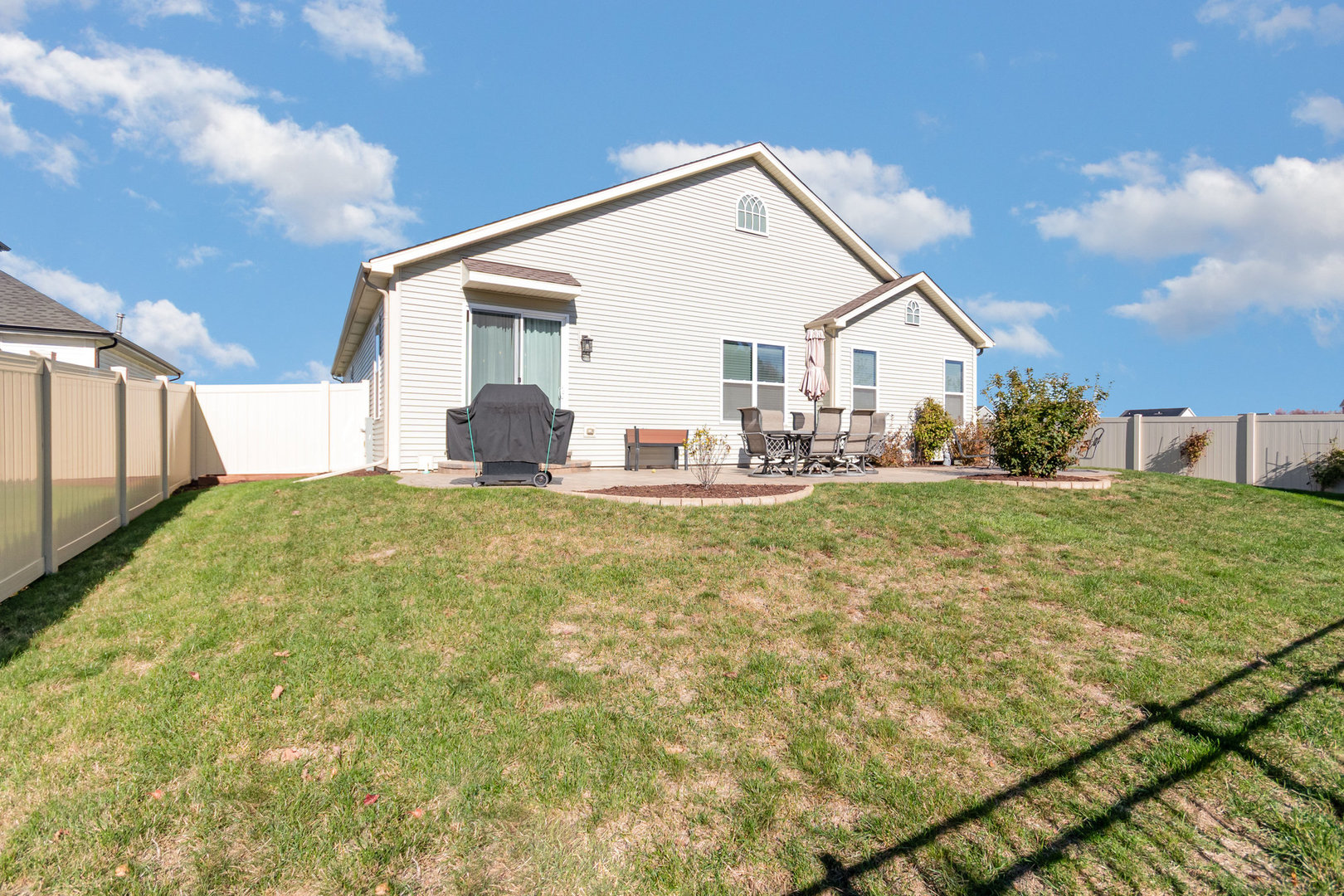 531 W Meadowdale Circle, Hampshire, IL 60140