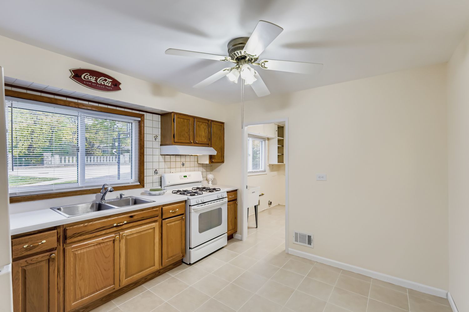 115 W HELEN Road, Palatine, IL 60067