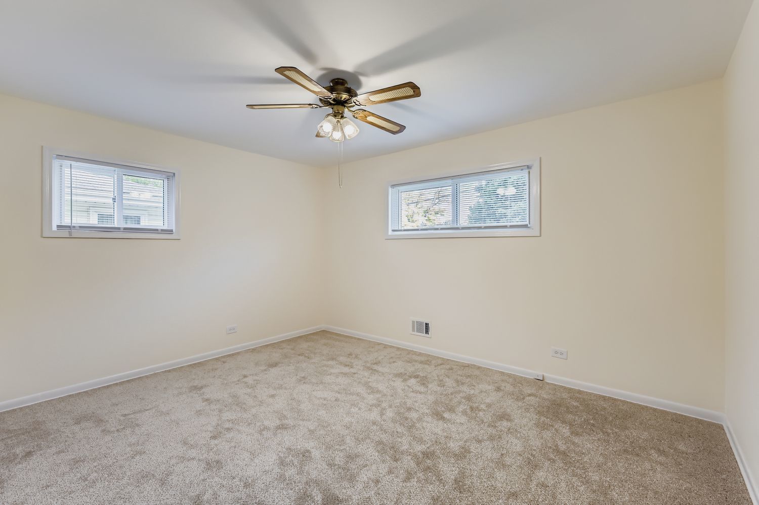 115 W HELEN Road, Palatine, IL 60067