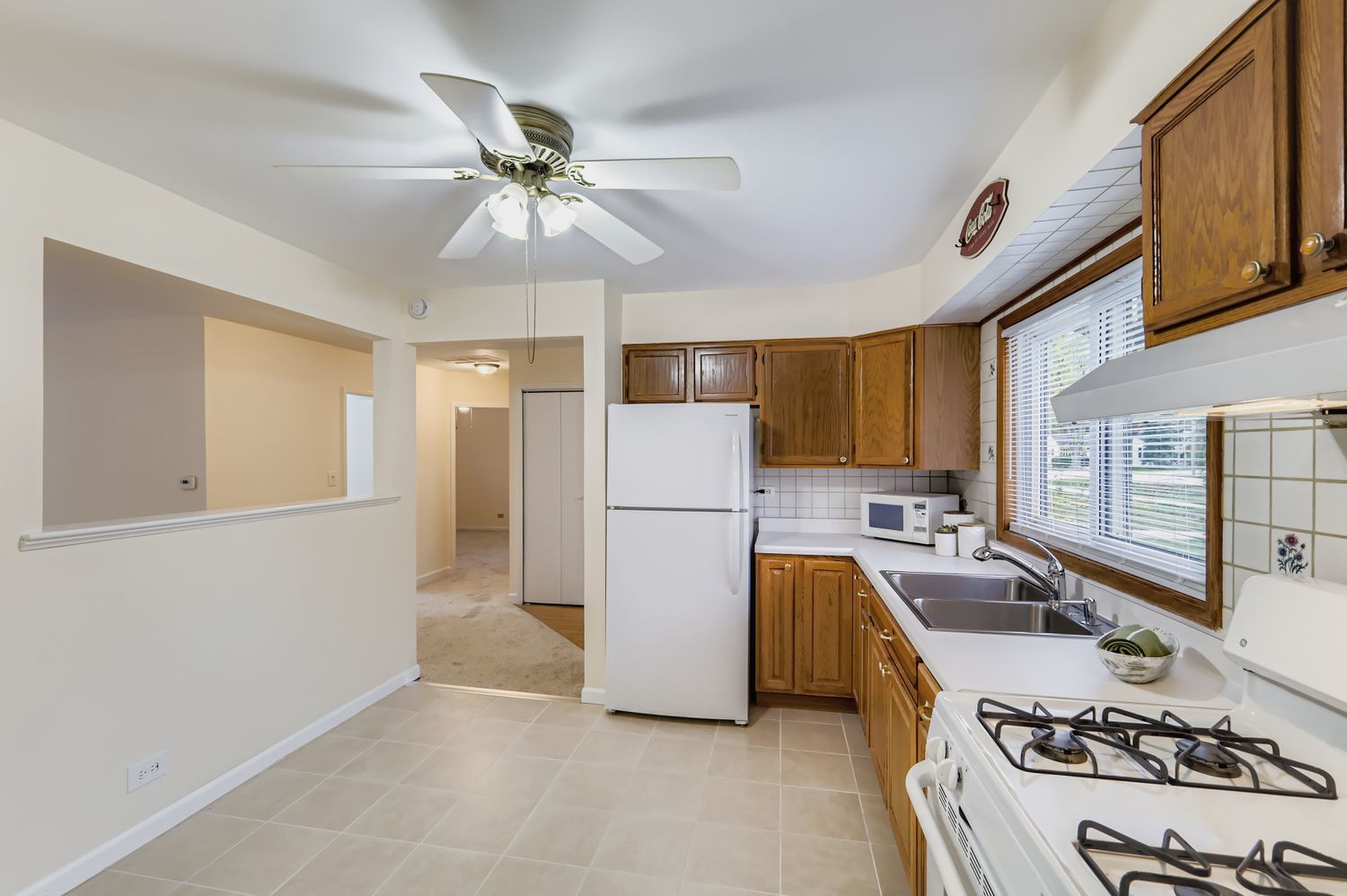 115 W HELEN Road, Palatine, IL 60067