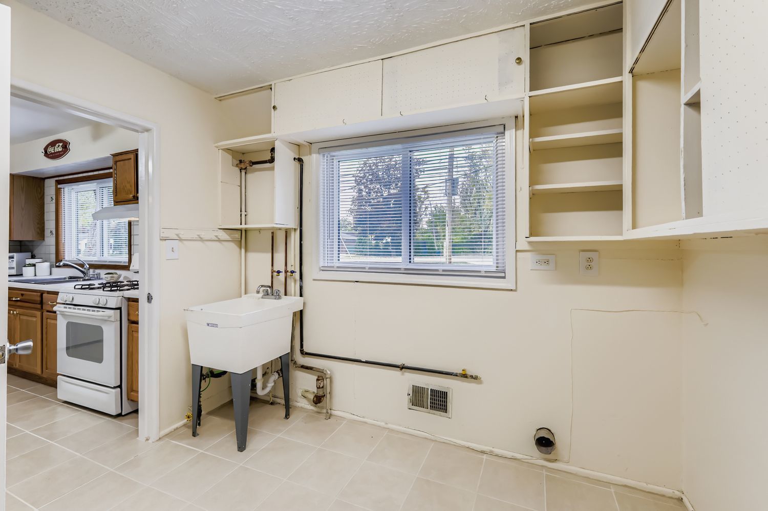 115 W HELEN Road, Palatine, IL 60067