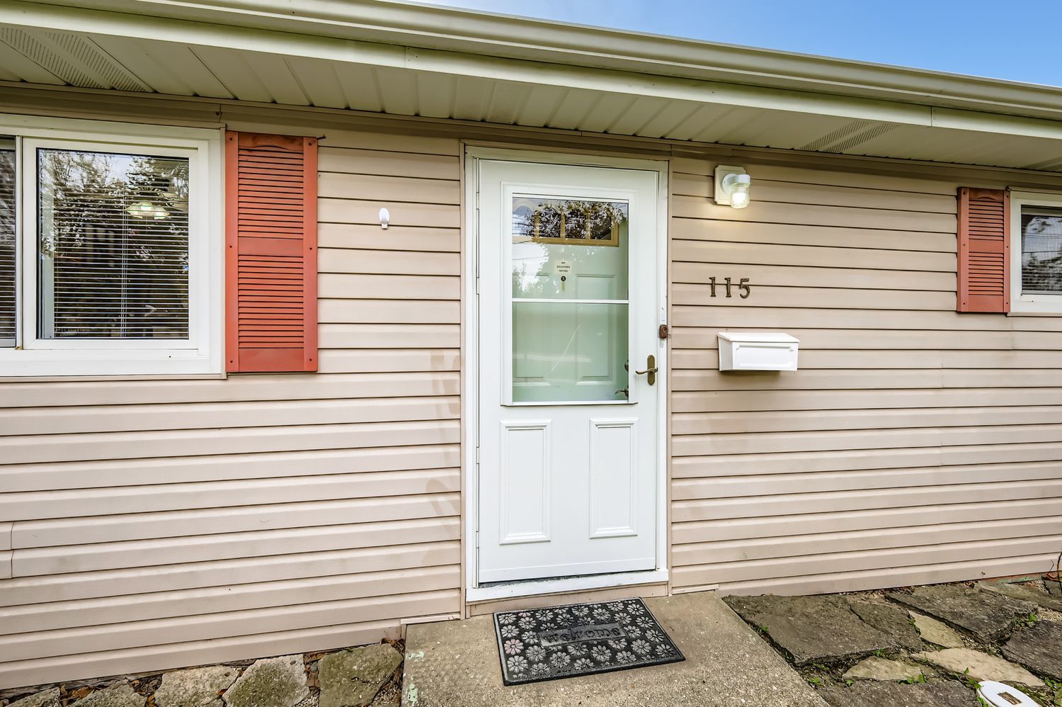 115 W HELEN Road, Palatine, IL 60067