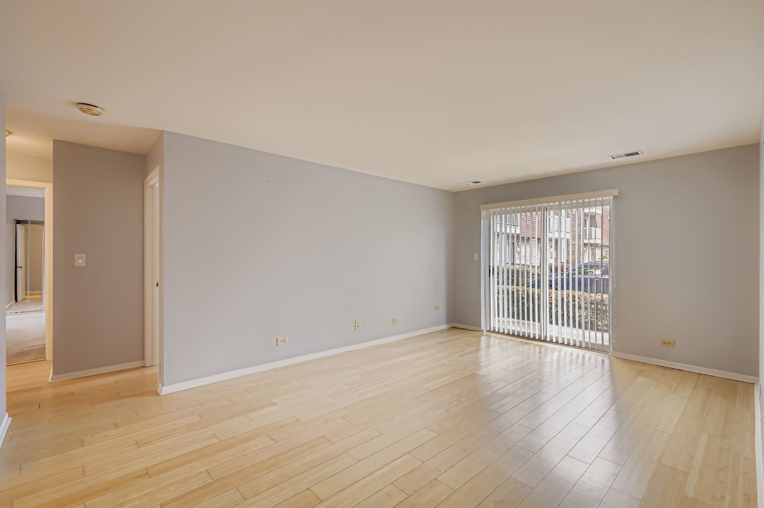 707 W Central Road #A6, Mount Prospect, IL 60056