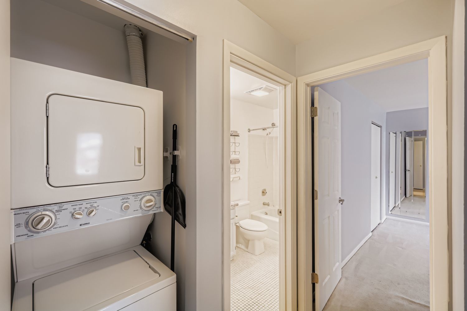 707 W Central Road #A6, Mount Prospect, IL 60056