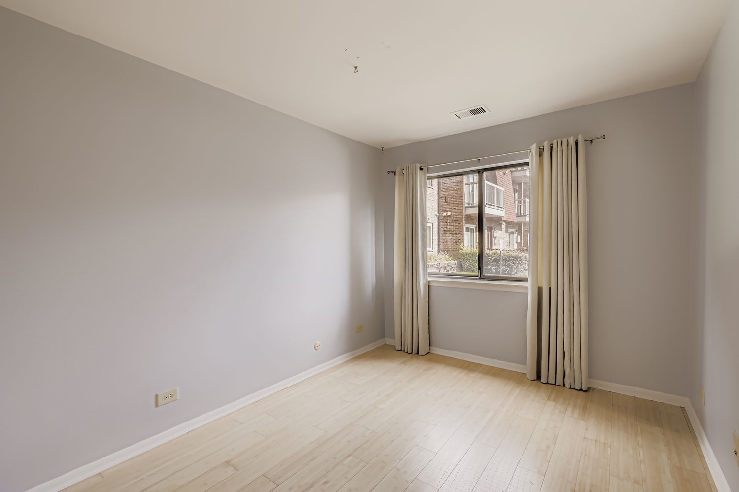 707 W Central Road #A6, Mount Prospect, IL 60056