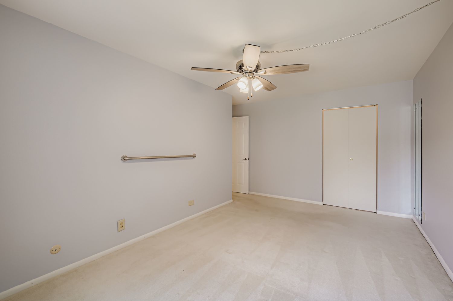 707 W Central Road #A6, Mount Prospect, IL 60056