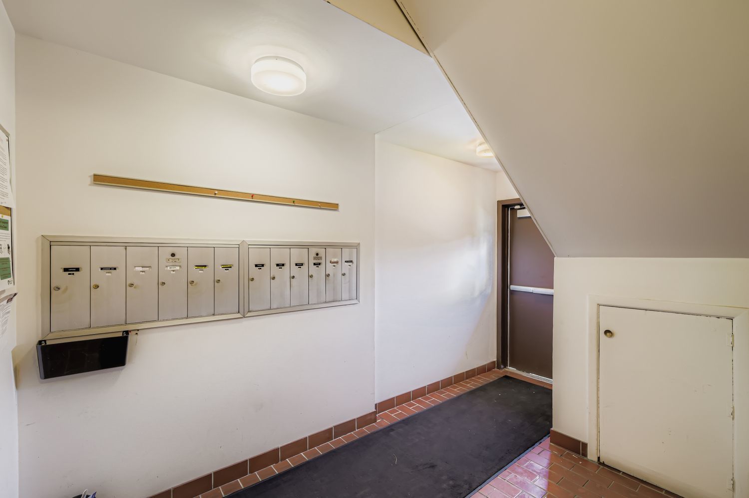 707 W Central Road #A6, Mount Prospect, IL 60056