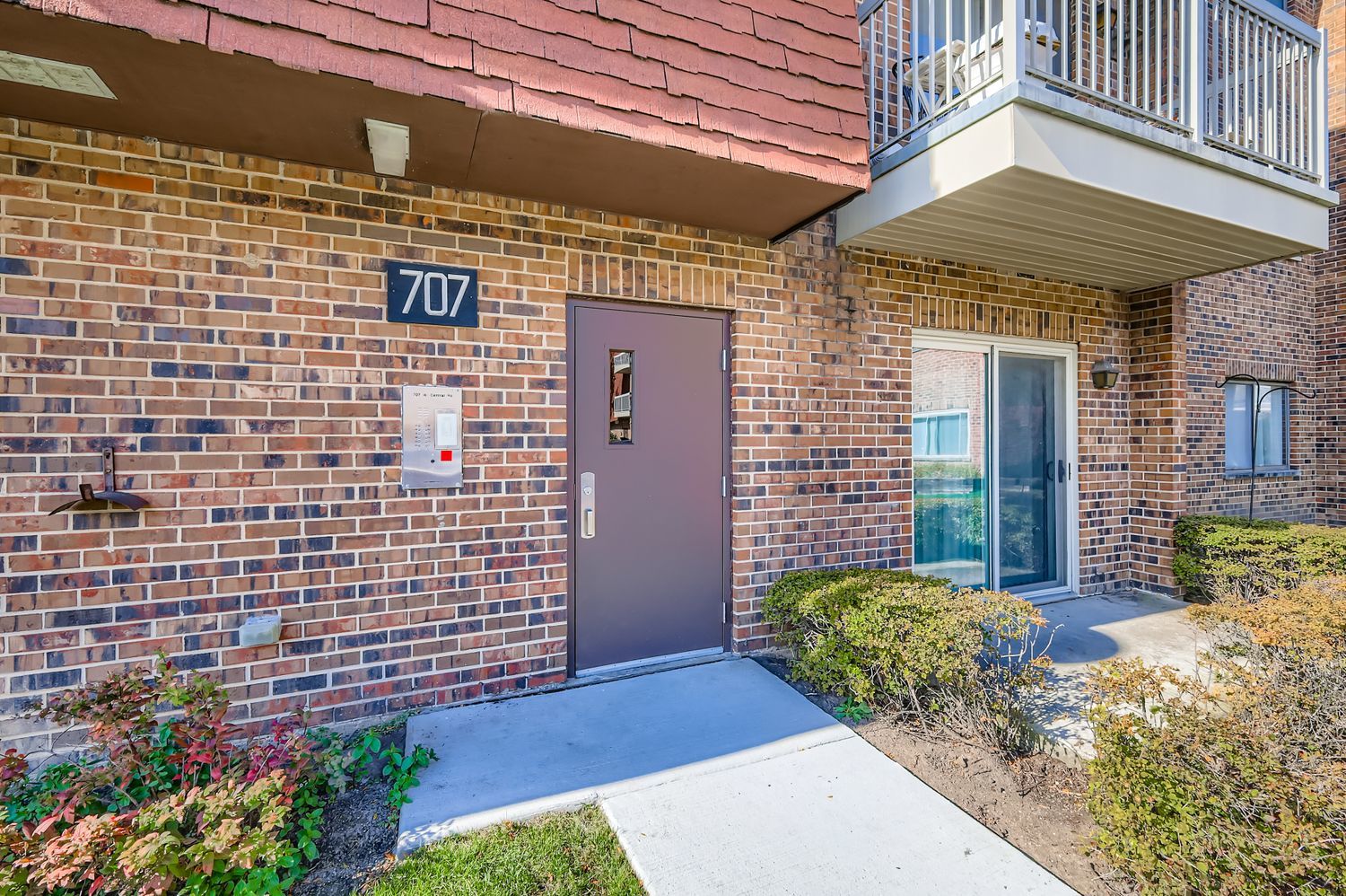 707 W Central Road #A6, Mount Prospect, IL 60056