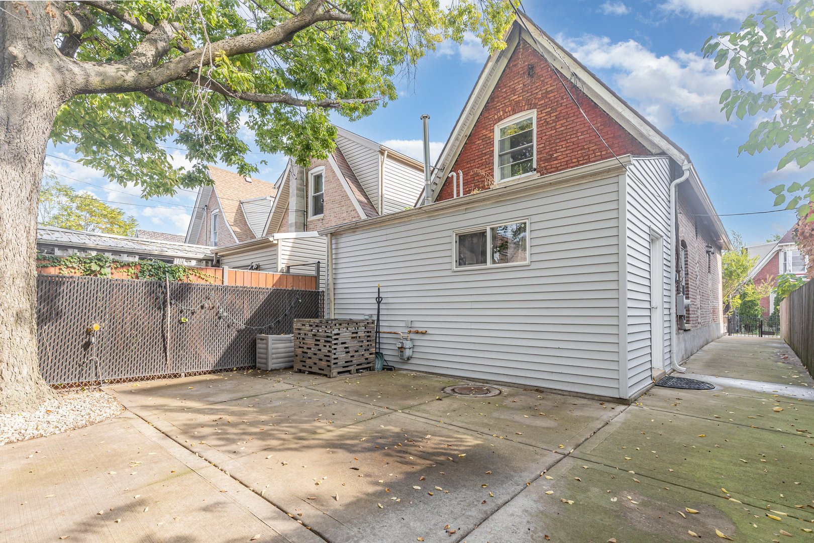 1320 S Heath Avenue, Chicago, IL 60608