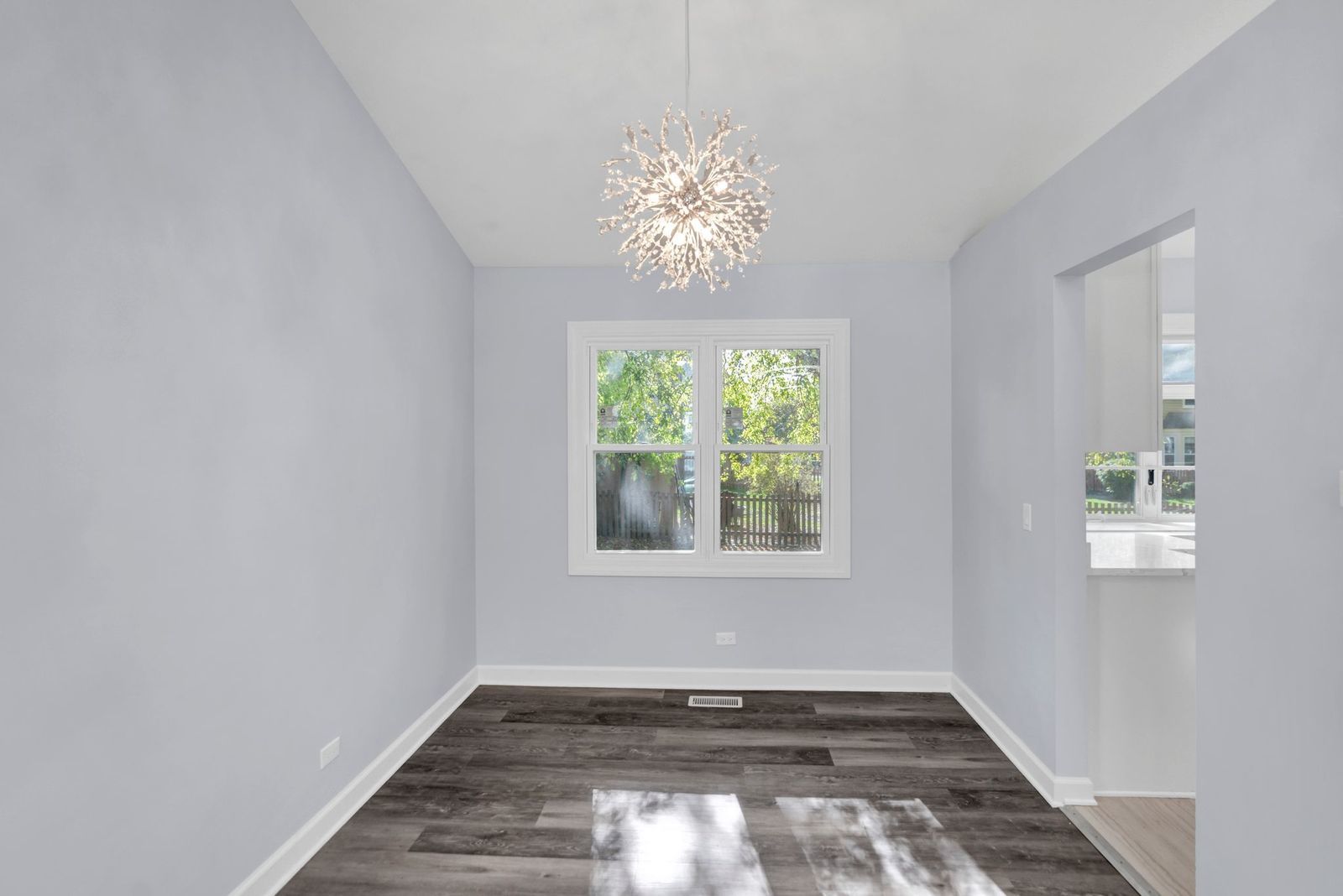 27W125 CHESTNUT Lane, Winfield, IL 60190