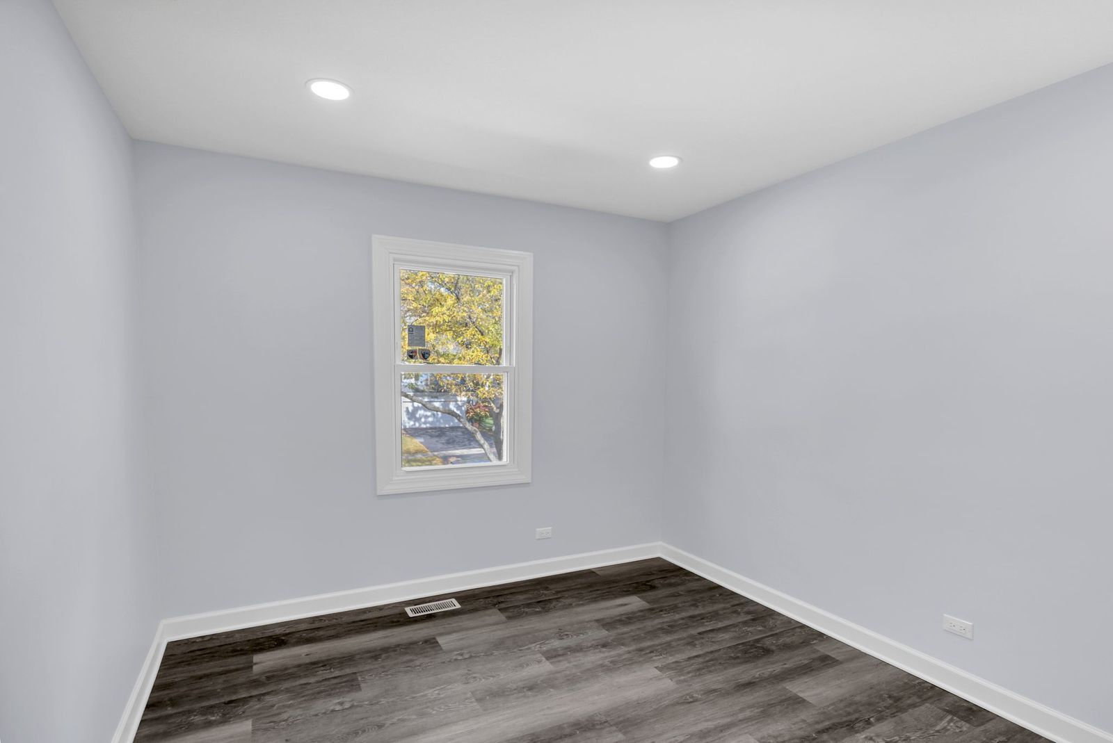 27W125 CHESTNUT Lane, Winfield, IL 60190