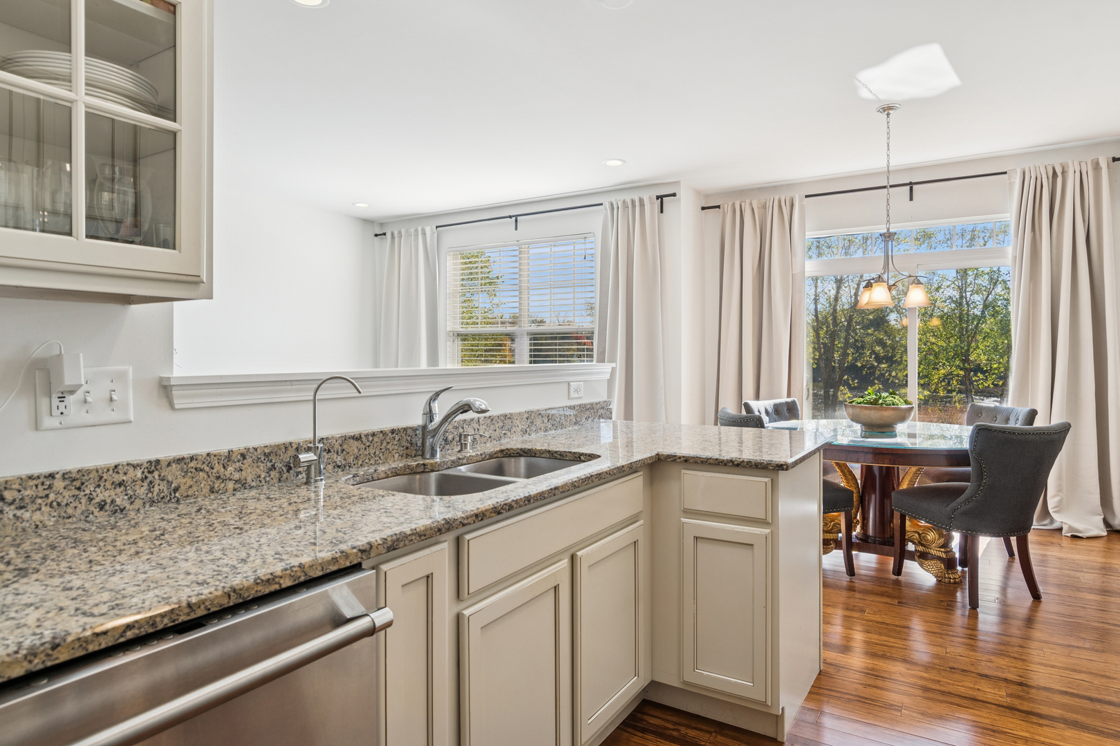 34W685 Roosevelt Avenue #B, St. Charles, IL 60174