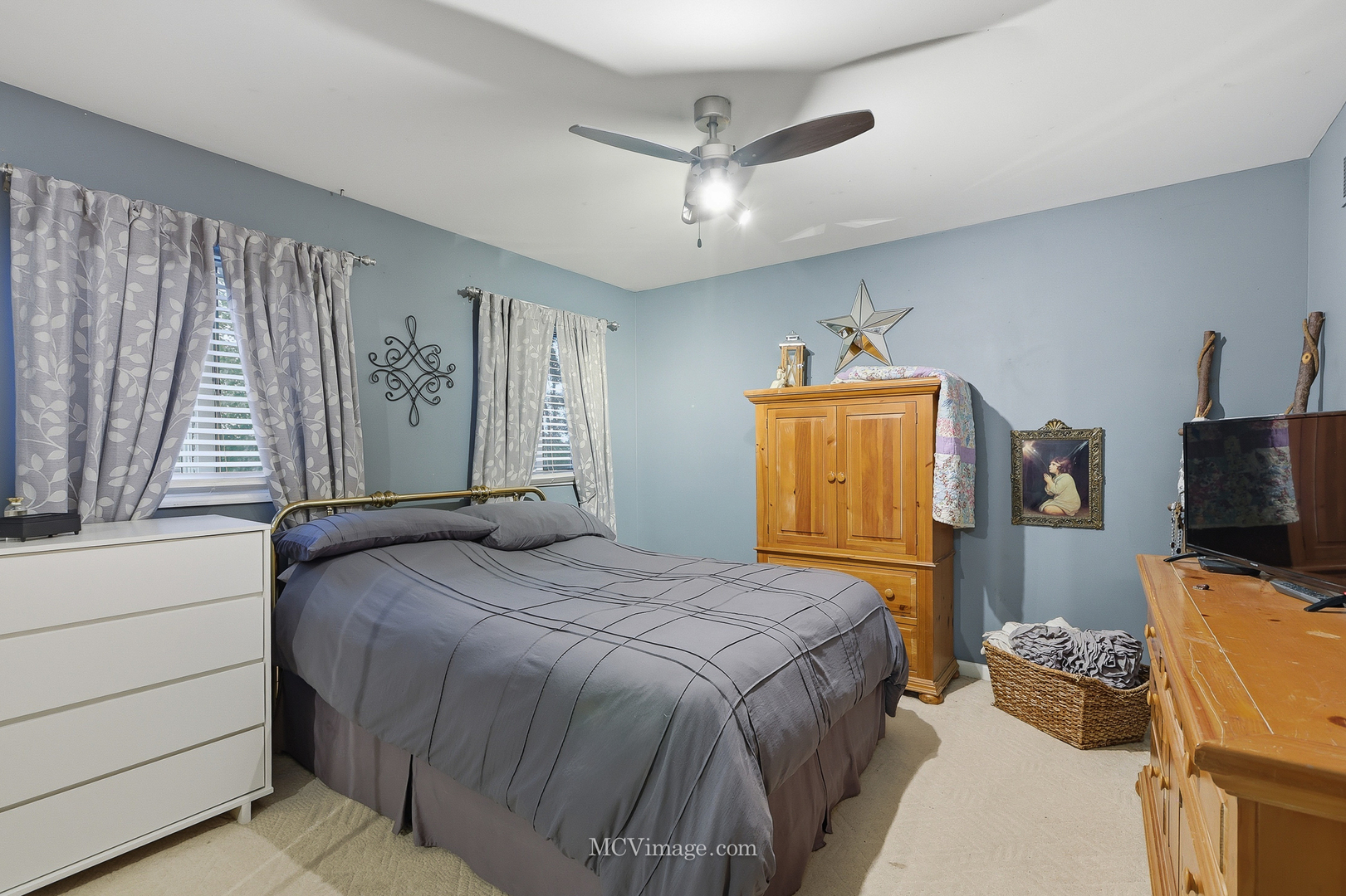 13125 E Playfield Drive, Crestwood, IL 60418