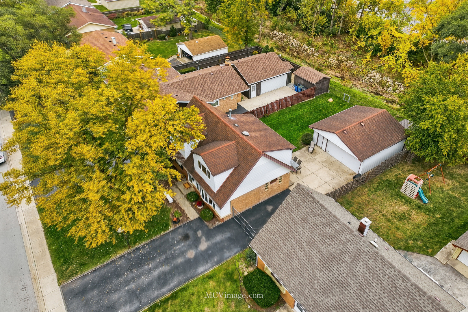 13125 E Playfield Drive, Crestwood, IL 60418