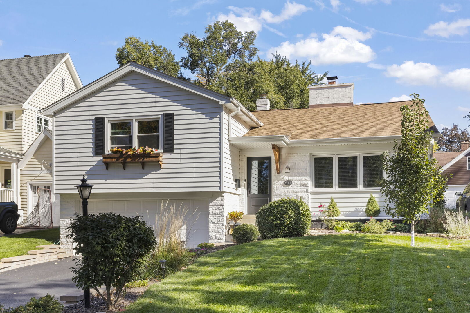 211 Crest Road, Glen Ellyn, IL 60137