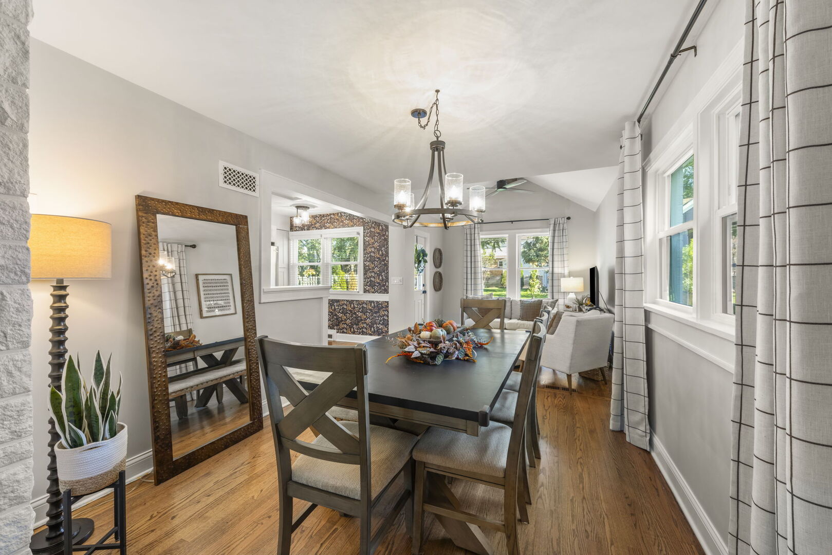 211 Crest Road, Glen Ellyn, IL 60137