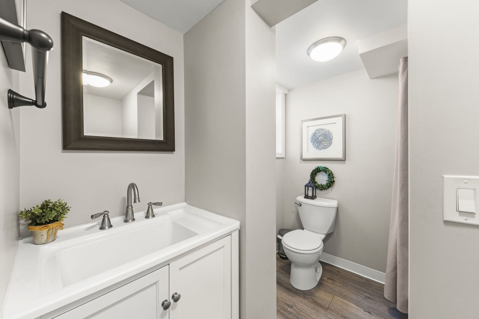 211 Crest Road, Glen Ellyn, IL 60137