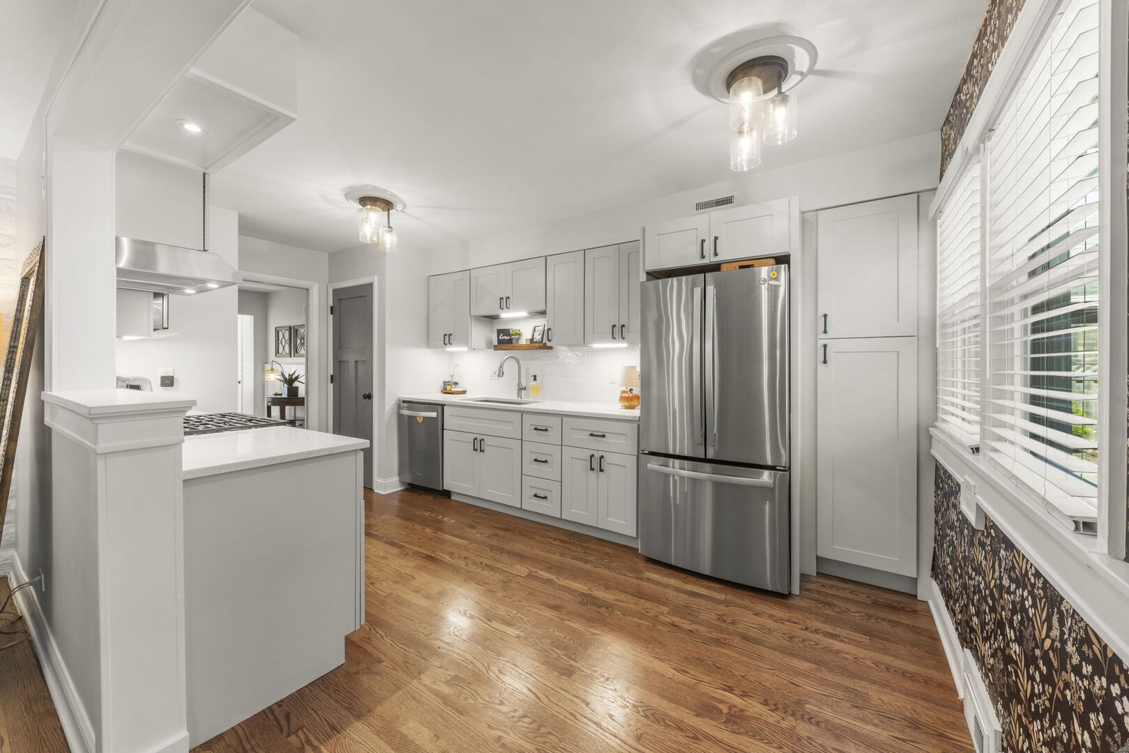 211 Crest Road, Glen Ellyn, IL 60137